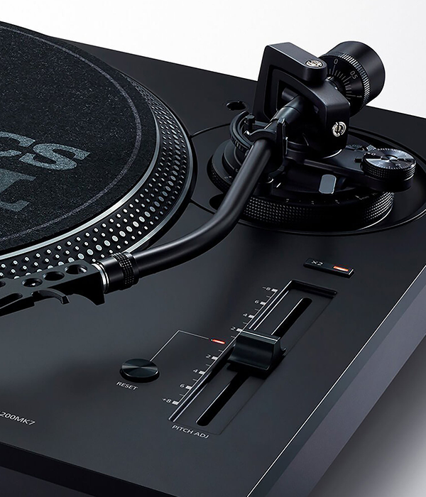 เครื่องเล่นแผ่นเสียงระบบ Direct Drive SL-1210MK7